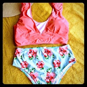 BEACHSISSI Ruffle top & floral Bikini bottom